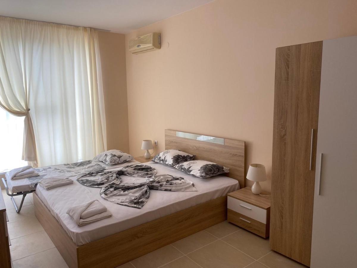 Golden Sea View Apartments 1 Pomorie Esterno foto